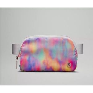 Lululemon everywhere belt bag